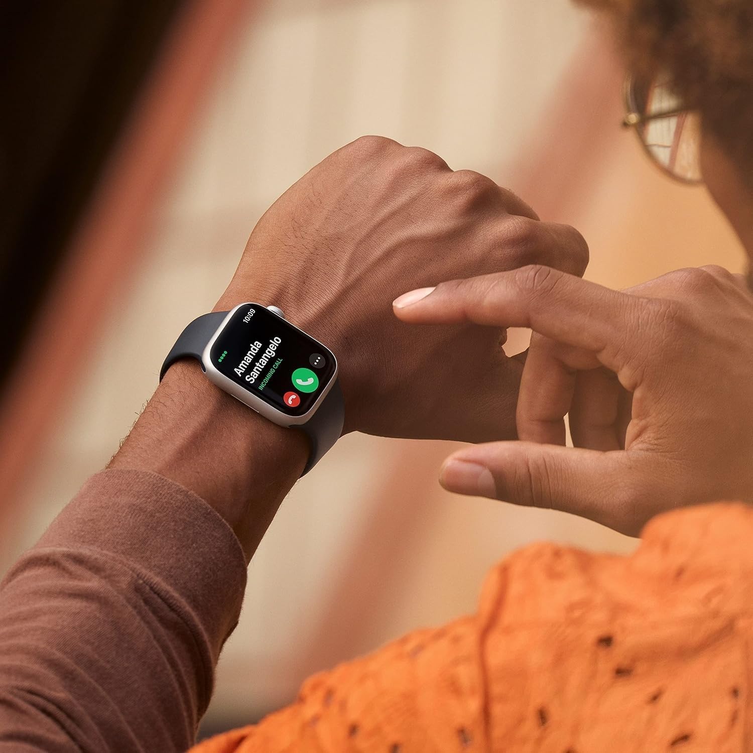 Apple Watch Series 9, GPS + Callular With Stainless Steel || ساعة أبل من السلسلة 9، مزودة بنظام تحديد المواقع العالمي (GPS)
